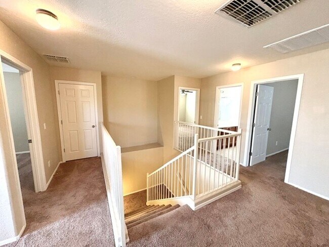 Building Photo - LARGE 4 Bedroom 3 Bathroom Copper Basin Home!