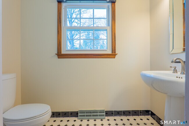 Building Photo - 9 Pleasant St