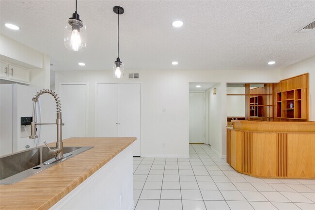 Building Photo - 7723 Miller Glen Ln