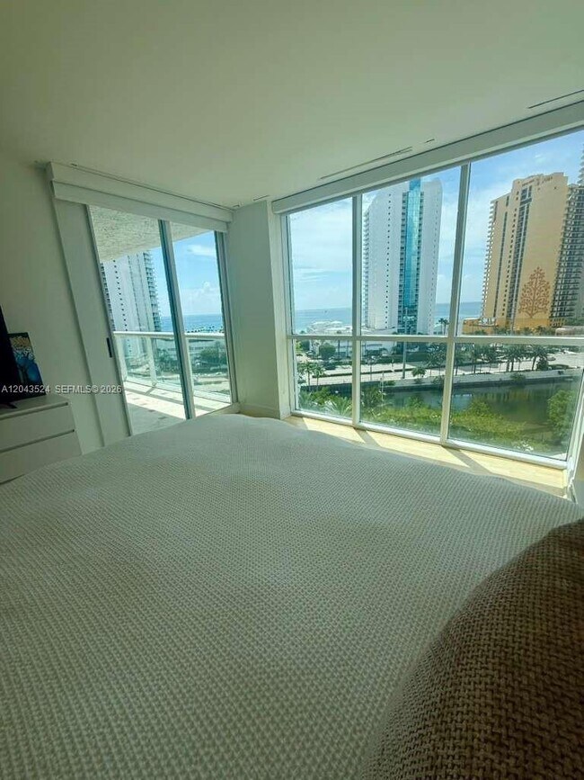 Building Photo - 16400 Collins Ave