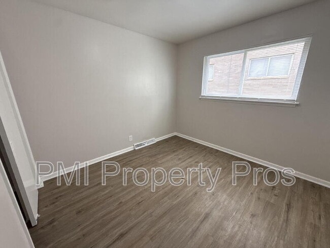 Building Photo - 7701 W Hampton Ave