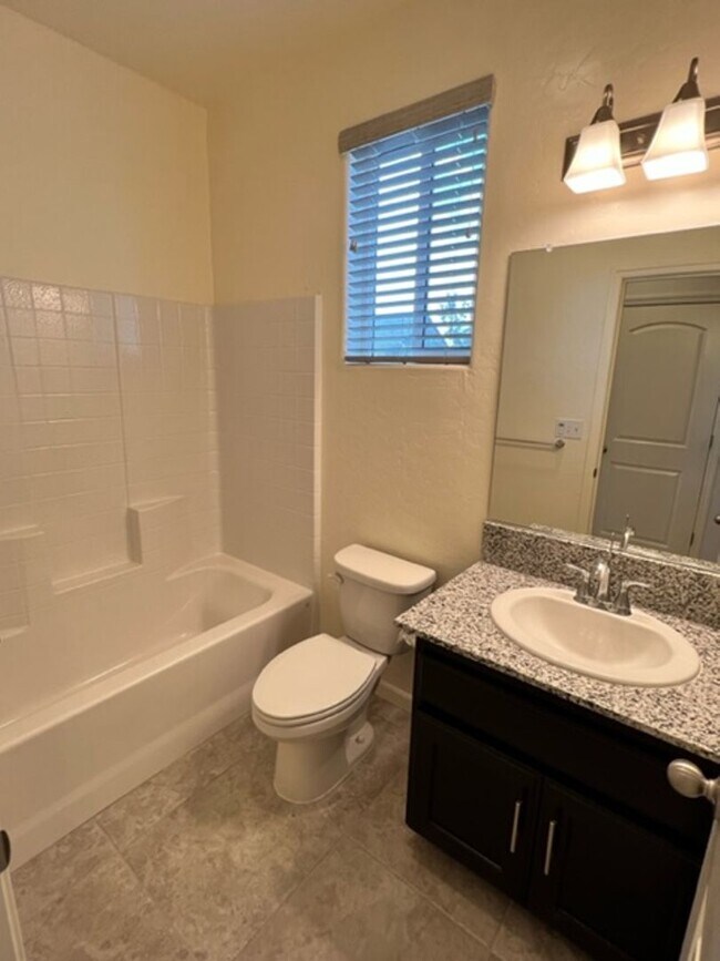 Building Photo - 3204 N Pratos Ct