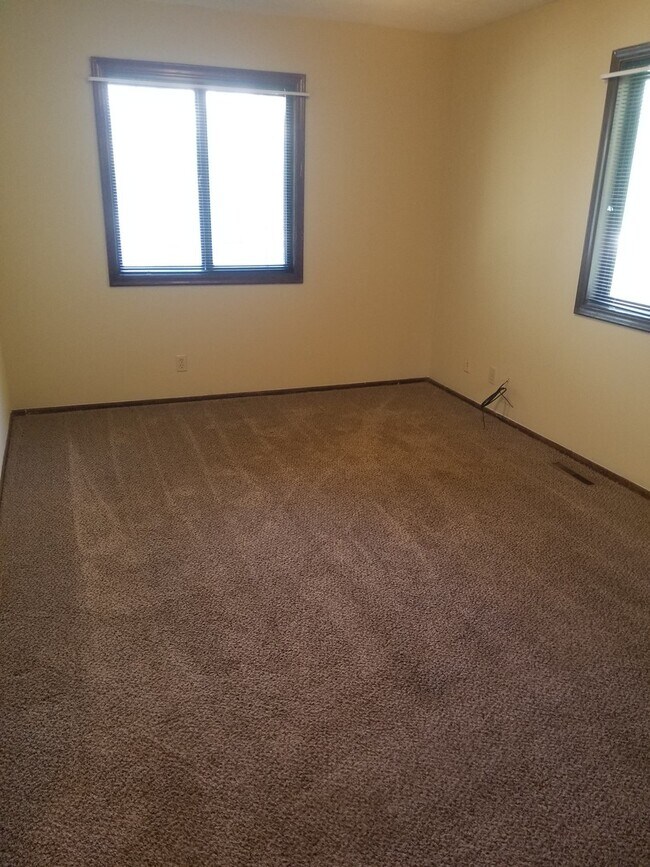 Building Photo - Great location!  3 bed, 2 bath home in southwest Omaha.