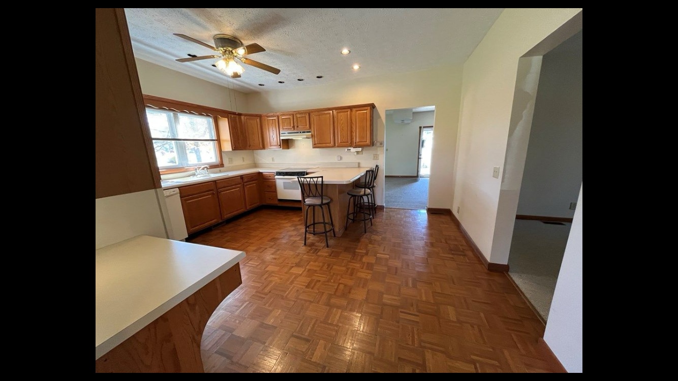 Building Photo - 203 Oakvale Rd