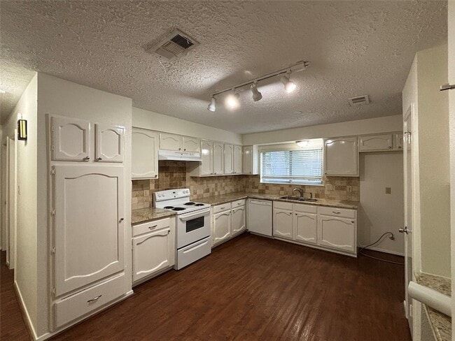 Building Photo - 12614 Campos Dr