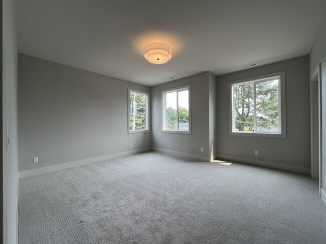 Building Photo - 17402 NW Lone Rock Dr