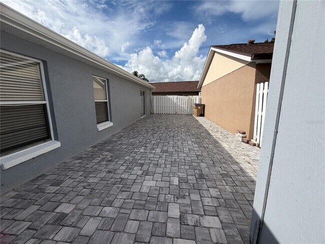 Building Photo - 2418 Harbor Town Dr