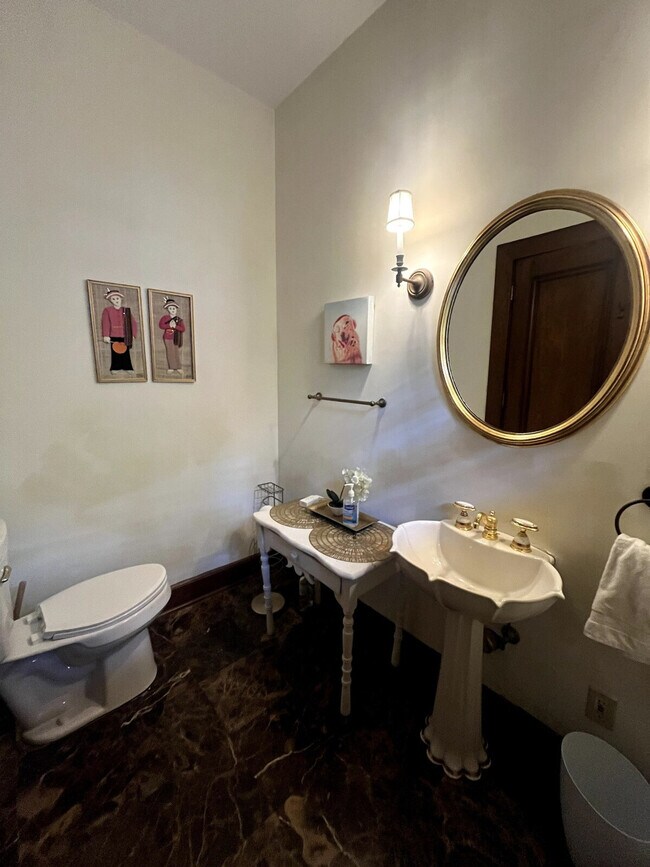 Building Photo - 3085 Fairmount Blvd