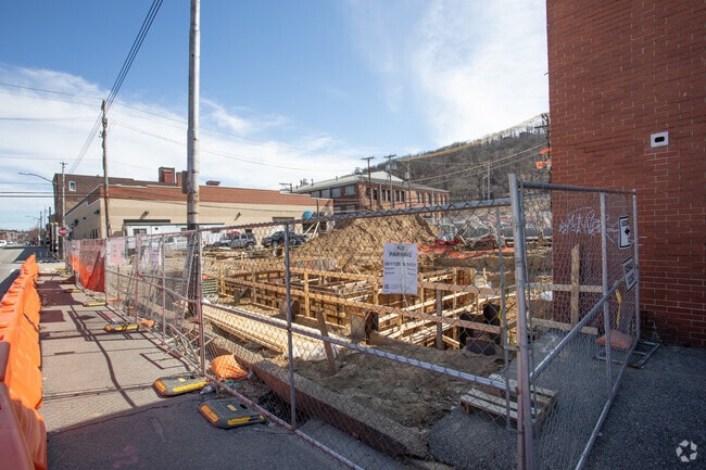 Building Photo - Penn 23