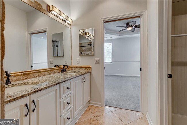 Building Photo - 1033 Pinehurst Dr