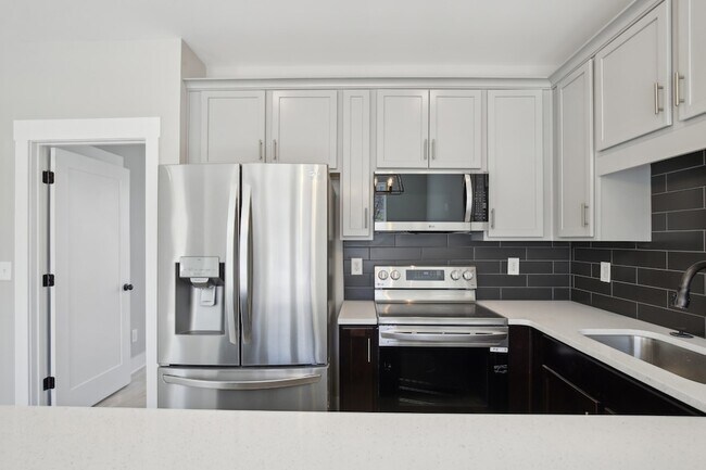 Building Photo - 908 Anderson Ln