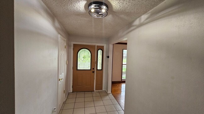 Building Photo - 1608 Watrous Dr
