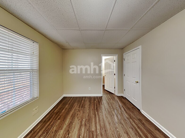 Building Photo - 1137 Baileys Ct