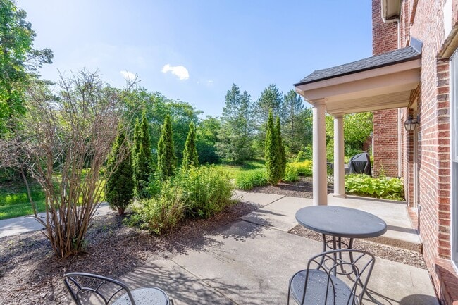 Building Photo - 5706 Hampshire Ln