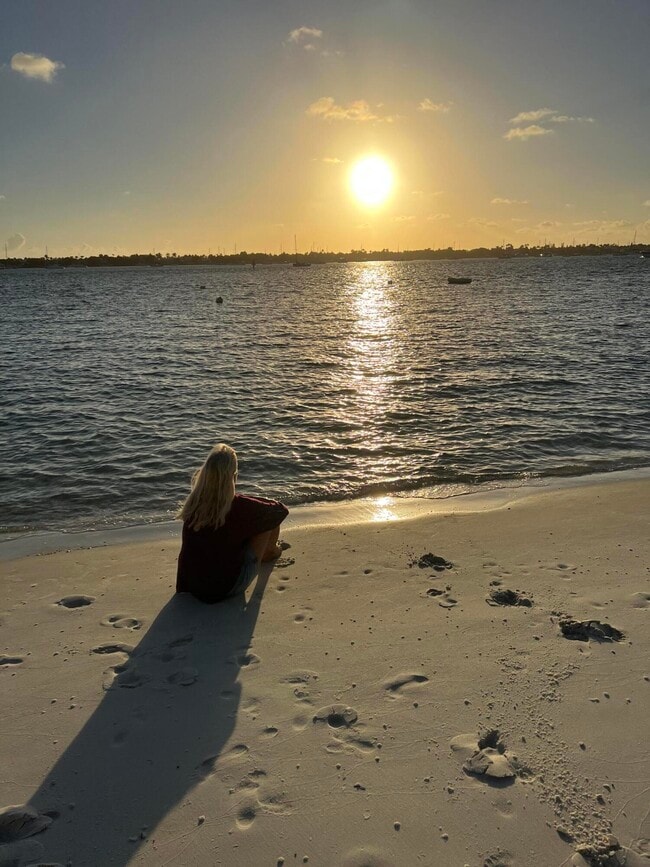 Building Photo - 5600 N Flagler Dr