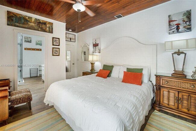 Building Photo - 212 SW 1st Ave