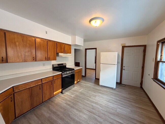 Building Photo - 3232 N Bartlett Ave