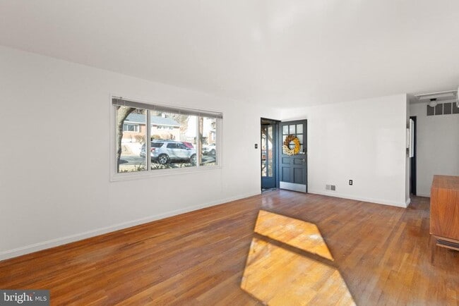 Building Photo - 2444 S Culpeper St