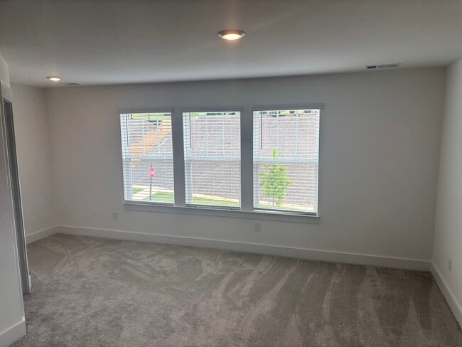 Building Photo - 484 Ml Pk Wy