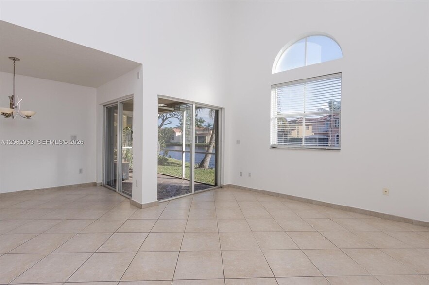Building Photo - 1540 N Trafalgar Cir