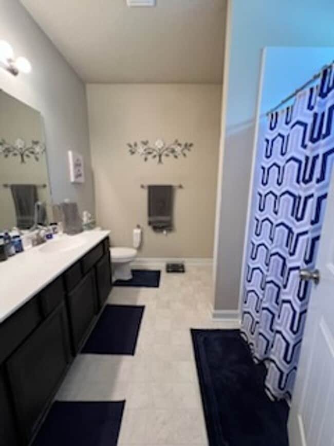 Building Photo - 3 bedroom 2 bathroom townhome in quiet neighborhood