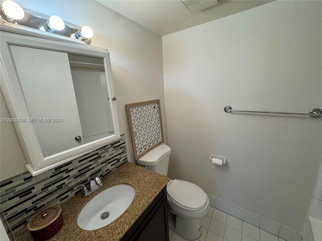 Building Photo - 6900 SW 39th St