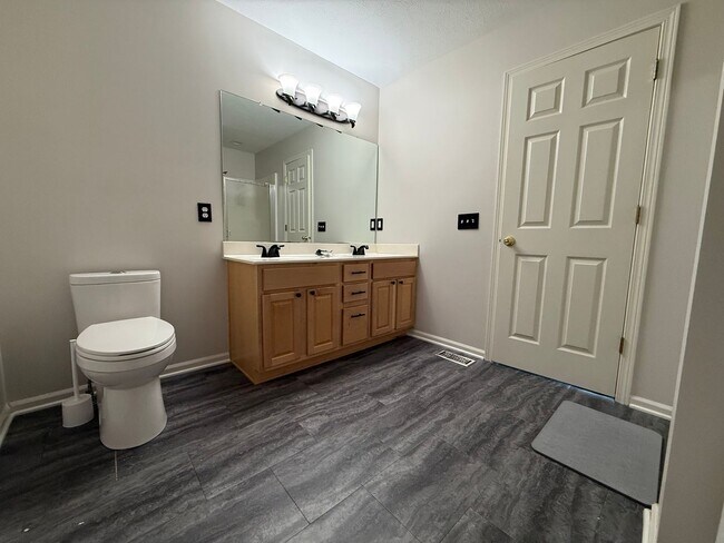 Building Photo - New to Elkhorn Rental Market!