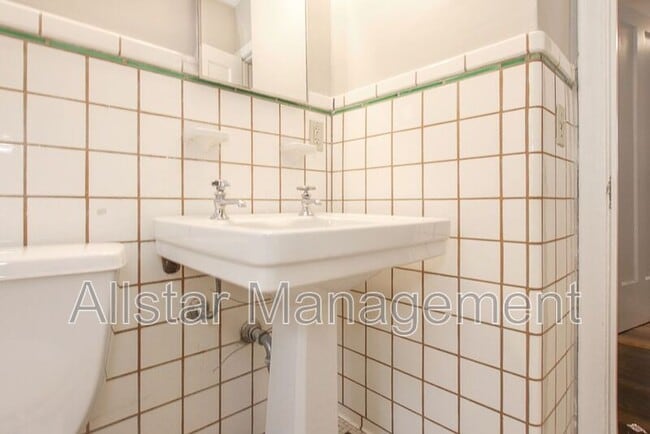 Building Photo - 1533 Genesee Rd