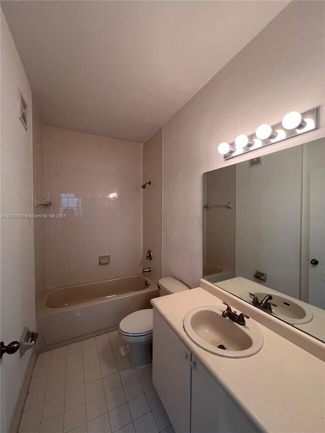 Building Photo - 1666 SE 27th Ct