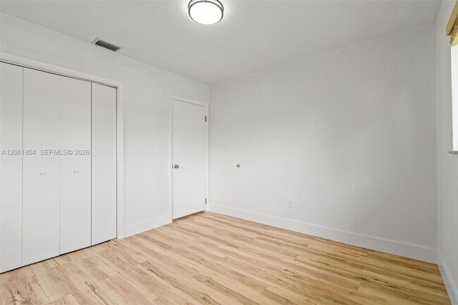 Building Photo - 5110 SW 106th Ave