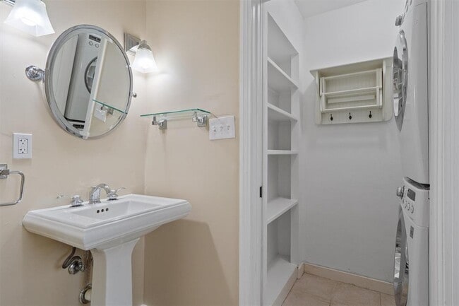 Building Photo - 400 E Monroe St