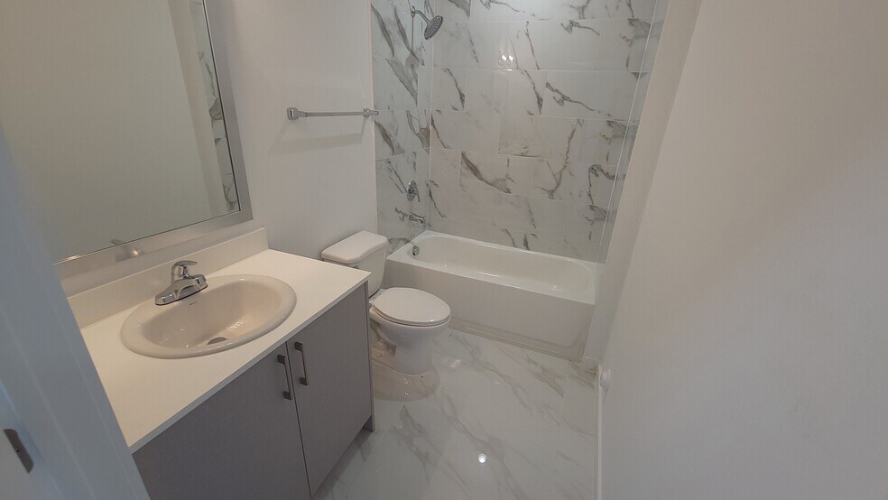 Building Photo - 858 E 27th St