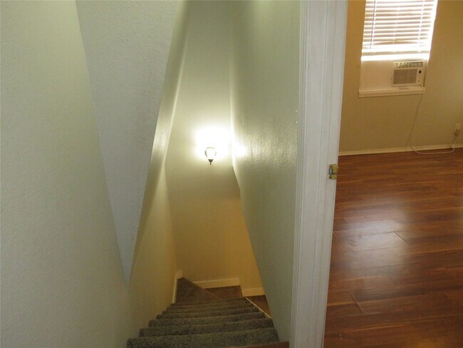 Building Photo - 4657 Bonnie Brae St