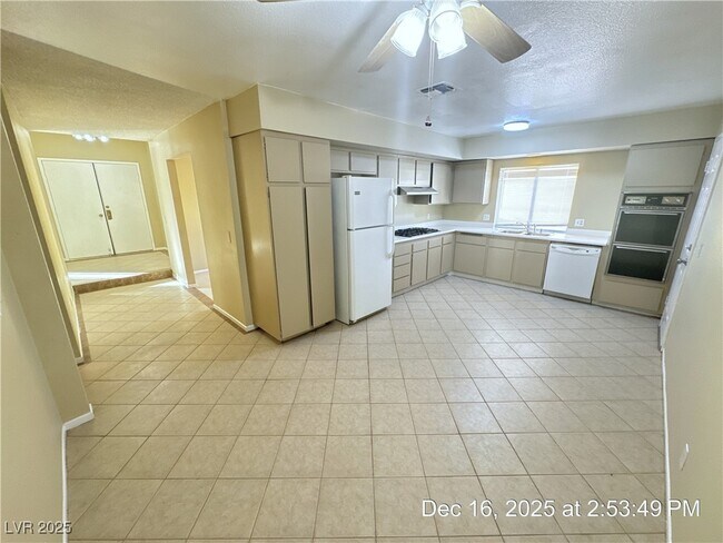 Building Photo - 3674 Duneville St