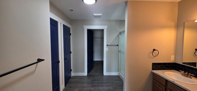 Building Photo - 157 E Murtaugh Lake Dr