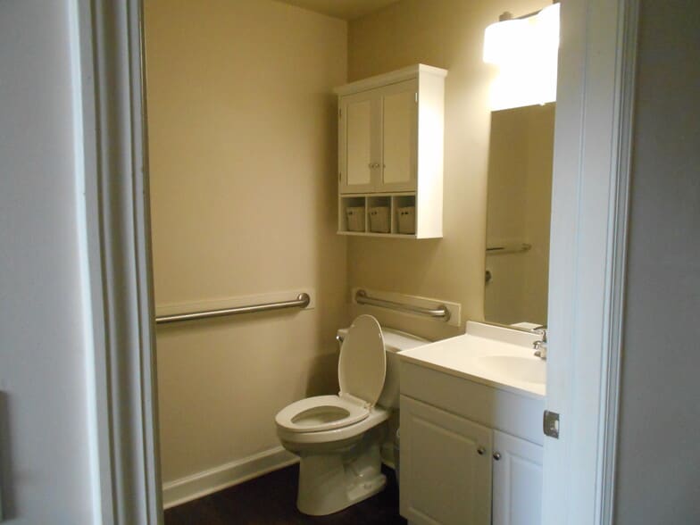 Bathroom - 735 Washington St