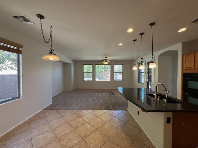 Building Photo - 906 W Glenmere Dr