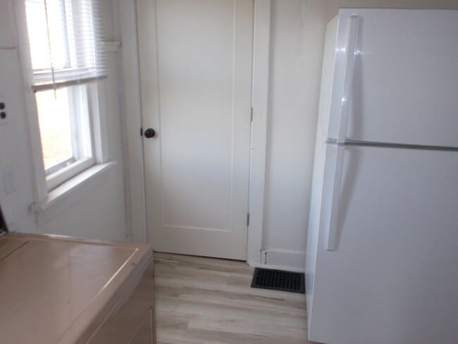 Building Photo - Spacious 1-Bedroom, 1-Bath Unit – 1,000 Sq...