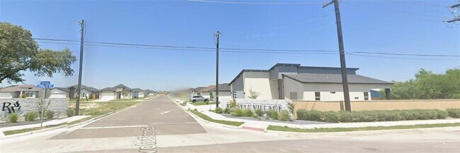 Building Photo - 8 N Revolution St