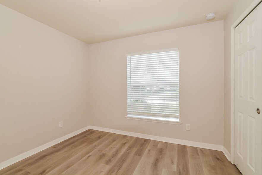 Building Photo - 907 Muirwood Way