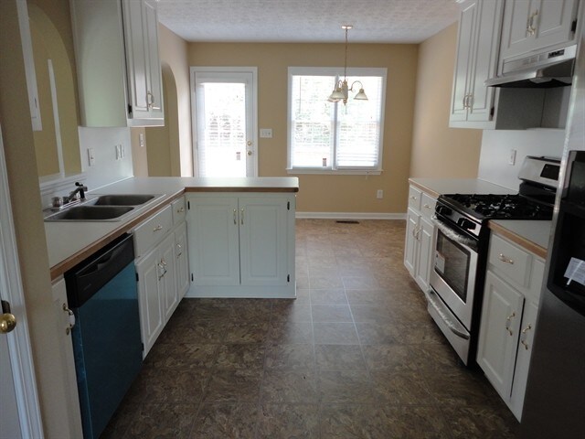Building Photo - 534 Matthew Dr