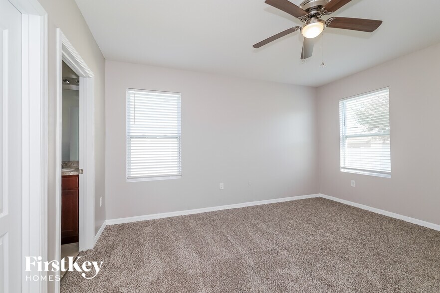 Building Photo - 107 Fall Glo Rd