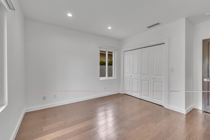 Building Photo - 4925 Nagle Ave