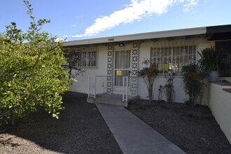Building Photo - Charming 1 Bedroom 1 Bath Town home! South Tucson Location!