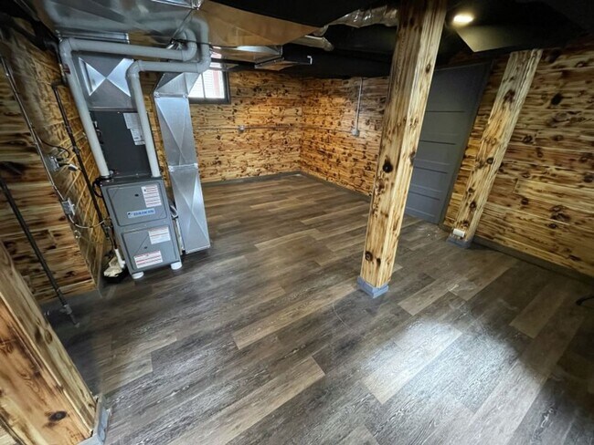 Building Photo - 10 Lathrop St