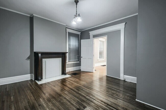 Building Photo - Summit St 2091-2091.5 MLR