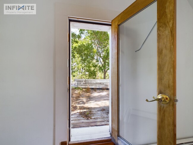 Building Photo - Upper Unit in Historic Home