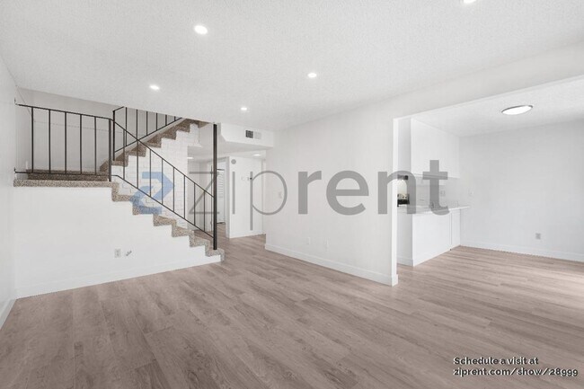 Building Photo - 5006 Greenberry Dr