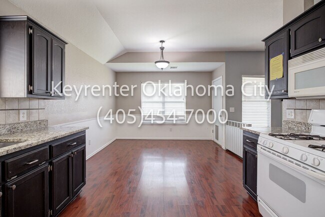 Building Photo - 6016 SE 82nd Pl