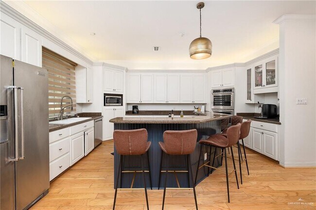 Building Photo - 21 Sabine Ct